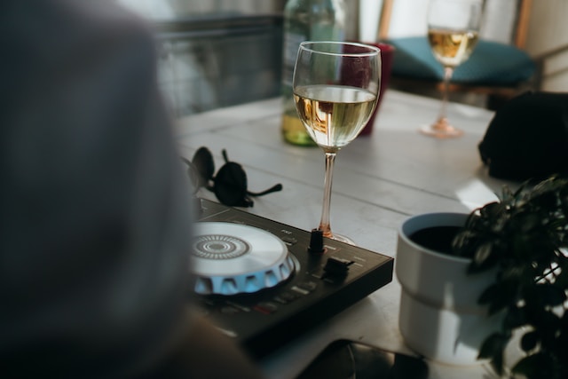 Wine and Music Pairing: Soundtracks for Your Favorite Wines